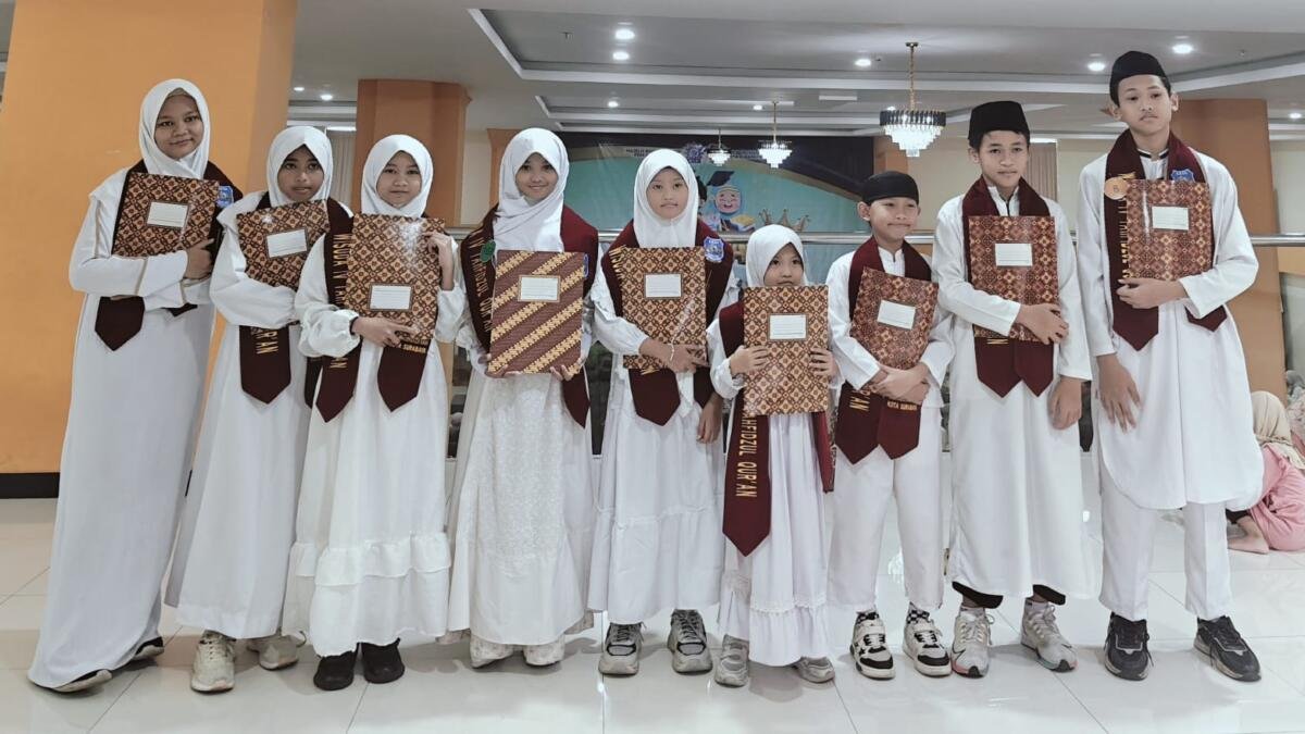 Tangis Haru Iringi Wisuda Tahfidz SD Musix Surabaya di SMAMDA Tower