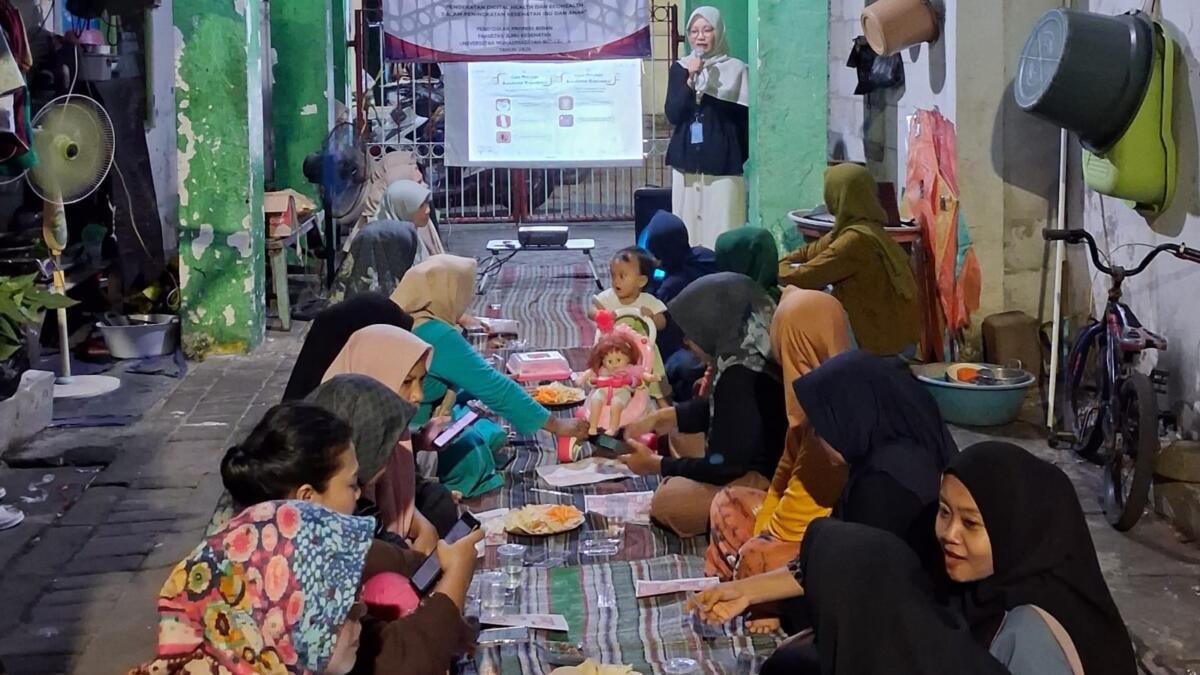 Mahasiswi UMSURA Gelar NGOBRAS CERDAS REMAJA tentang SADARI