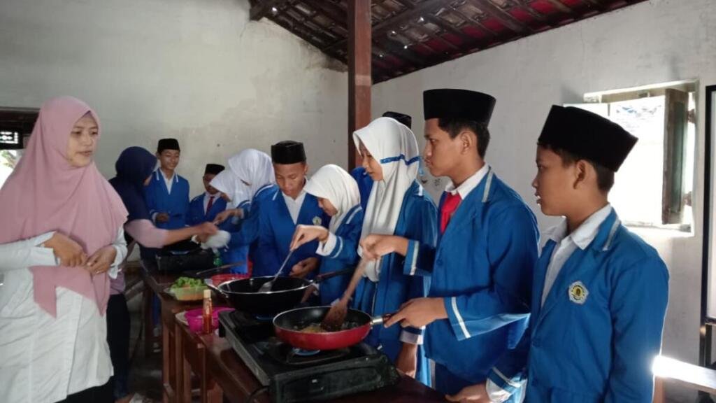 MIM 14 Prestisius Ponorogo Bekali Siswa dengan Program Life Skill