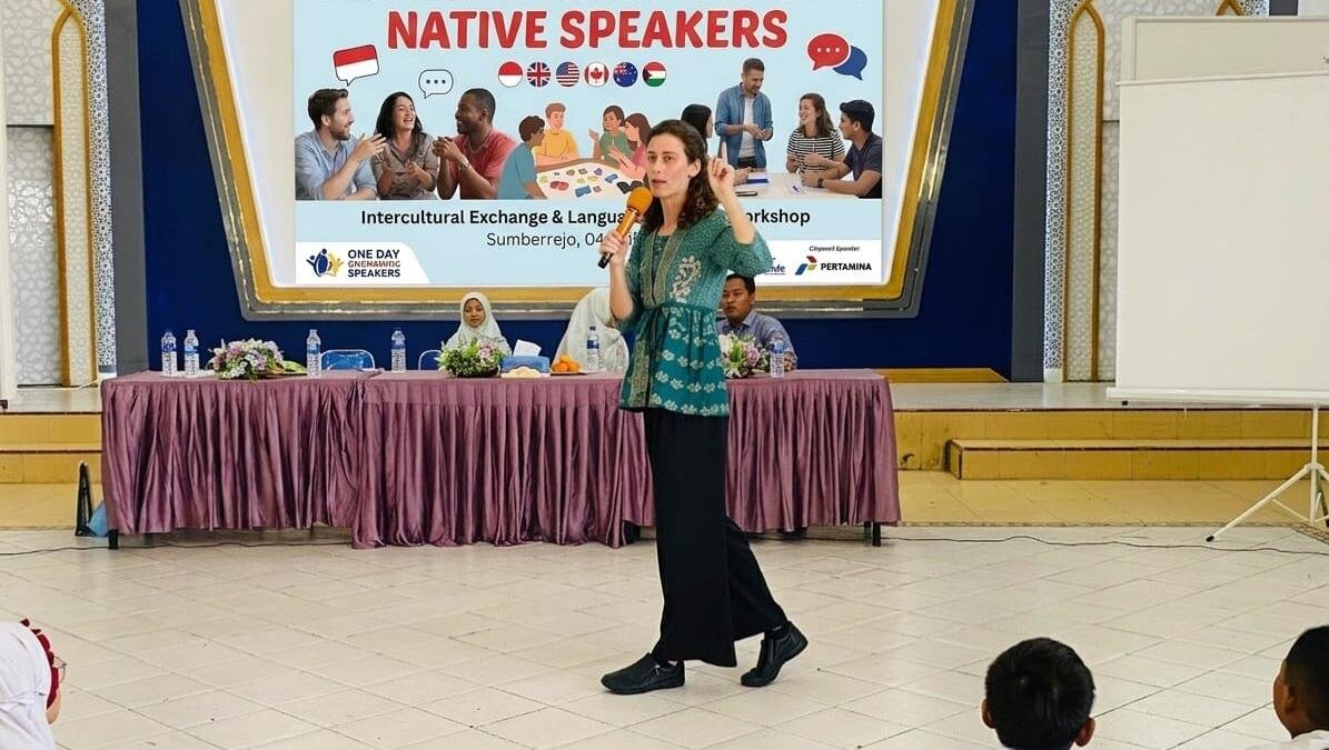 One Day with Native Speaker: Dari Cerita Empat Musim hingga Fasih Berbahasa Jawa
