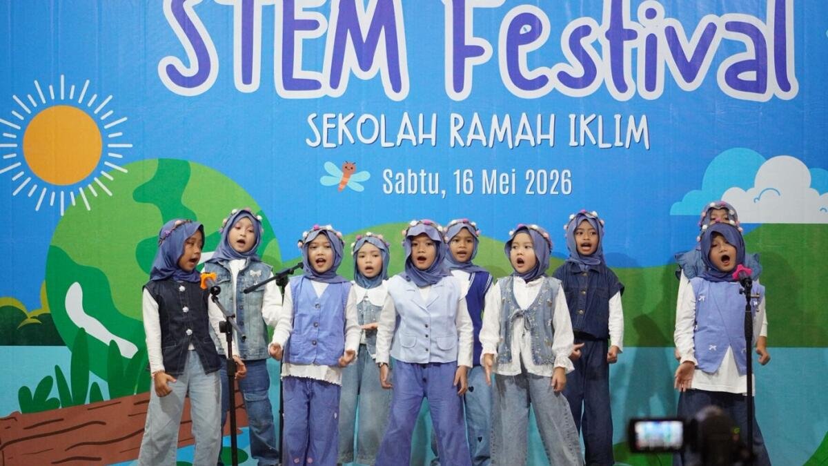 Penyanyi Cilik Kelas 1 Meriahkan Festival STEM di Gressmall dengan Lagu Peduli Lingkungan