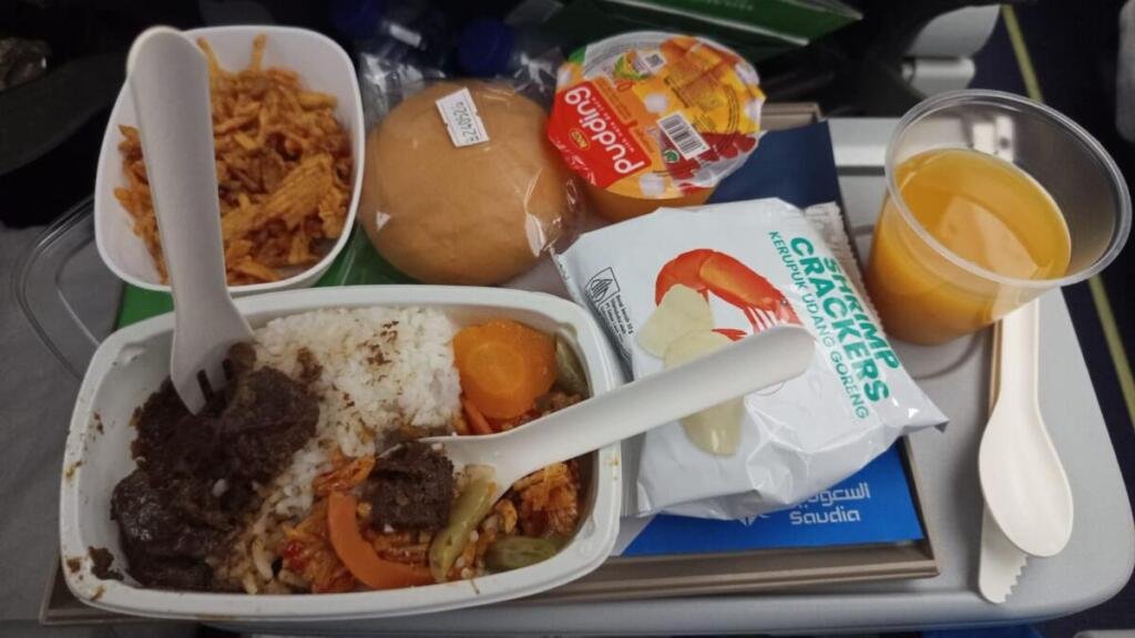 Cerita Perjalanan Haji: Pesawat Raksasa, Makan Malam di Udara, dan Tidur Panjang Menuju Jeddah