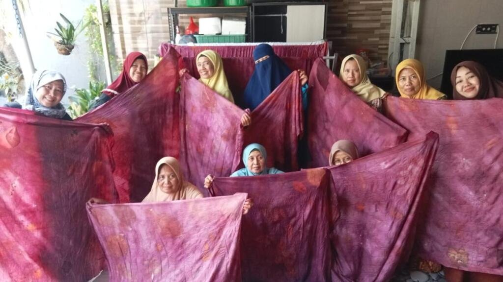 PRA Kalisampurno Gelar Ecoprint untuk Milad Aisyiyah ke-109
