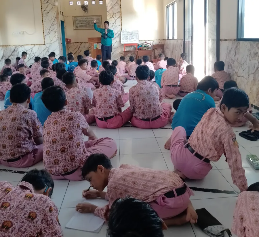 SD Muhammadiyah Plus Probolinggo Biasakan Bahasa Inggris Lewat Vocabulary Morning