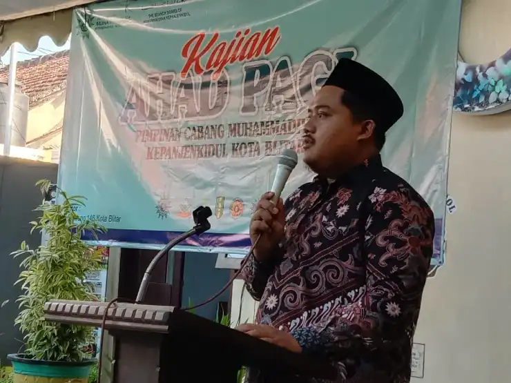 Sambutan Ketua PCM Kepanjenkidul Kota Blitar dalam Kajian Ahad Pagi