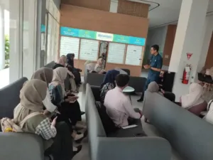 Panitia Lomba Tari HIMA PGSD UMLA Dapat Edukasi dan Pemeriksaan Mata Gratis