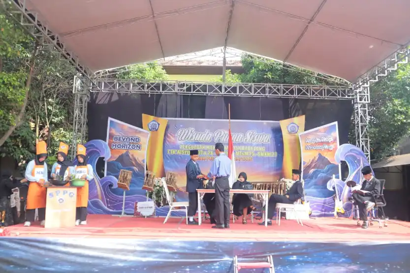 Bertabur Kreasi Seni, Wisuda PMB Berlangsung Khidmat
