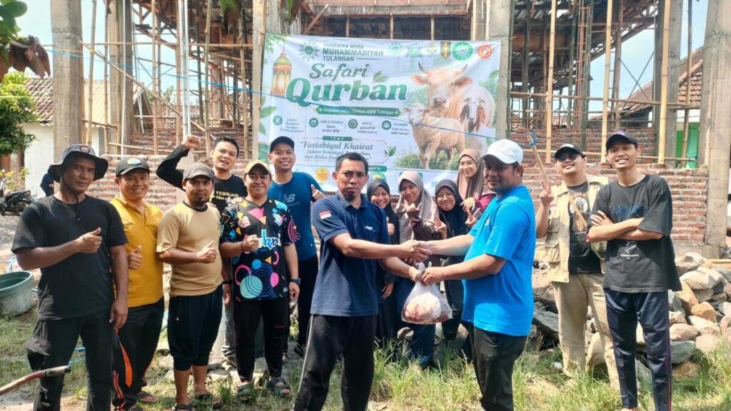 Safari Kurban AMM Tulangan di PRM Sudimoro Tebar Daging untuk Warga