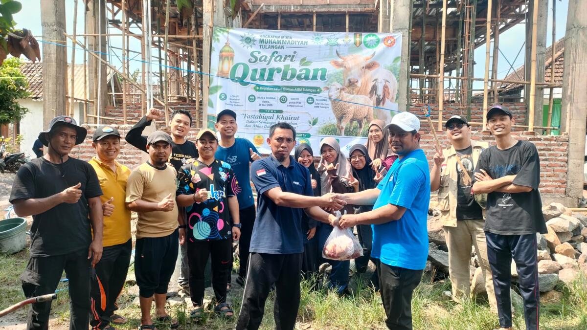 Safari Kurban AMM Tulangan di PRM Sudimoro Tebar Daging untuk Warga