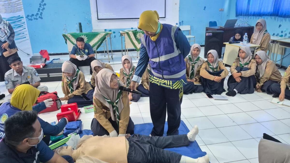 Safety Awareness SMA Muhammadiyah 3 Tulangan, Siswa Diajari Cara Menolong Korban Kecelakaan