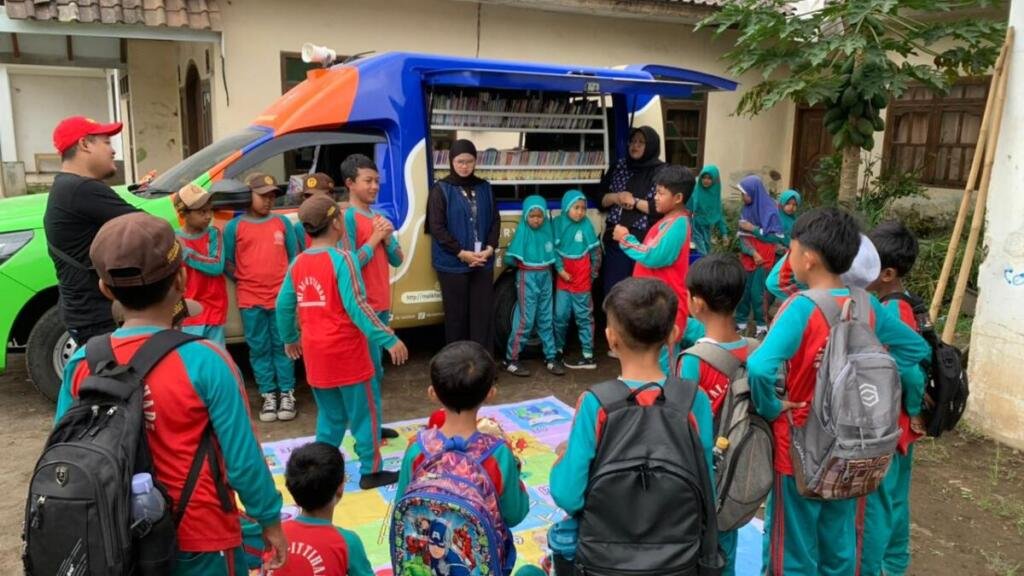 Sambut Hari Buku Nasional, RBC Gelar Gerakan Literasi Lintas Generasi di Rumah Singgah Paras