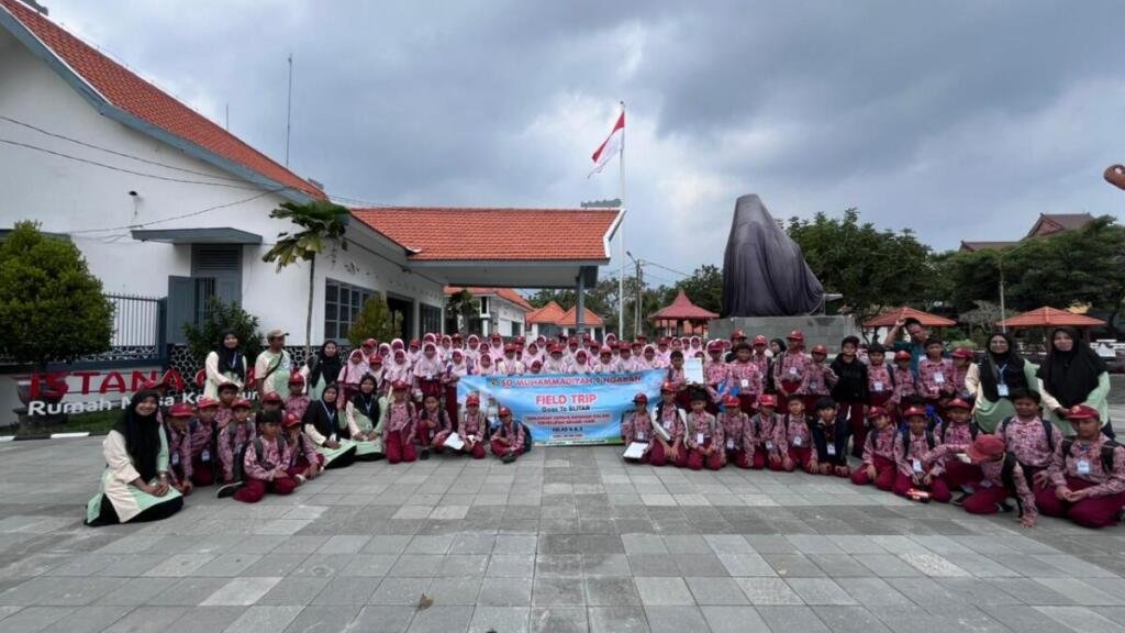 Siswa SDMU Bintang Field Trip Naik Kereta ke Museum Bung Karno