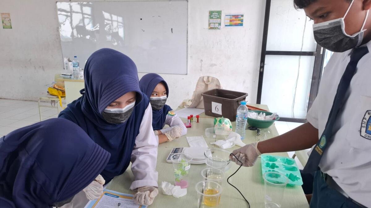 Spem Eight Gelar Ujian Praktik Terintegrasi: Kolaborasi IPA dan Informatika Berbasis STEM