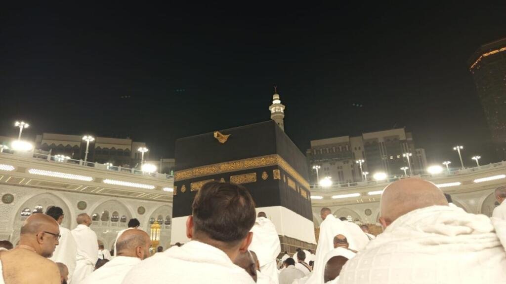 Tawaf Pertama di Baitullah: Air Mata, Doa, dan Subuh di Masjidil Haram