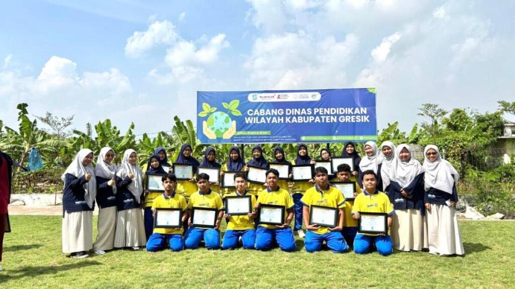 Tim OPSI SMAMIO GKB Gresik Raih Penghargaan Hardiknas 2026