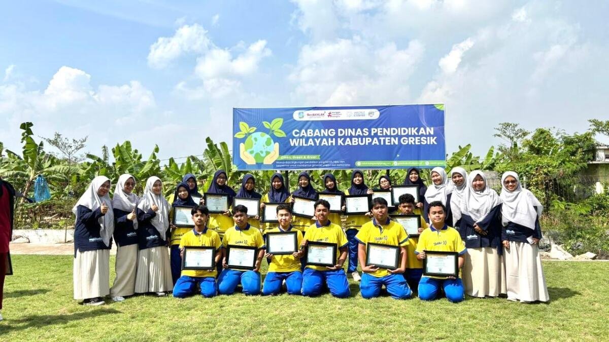 Tim OPSI SMAMIO GKB Gresik Raih Penghargaan Hardiknas 2026