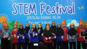 Tujuh Hari Latihan, Siswa Kelas III Tampil Gemilang di STEM Festival Gresmall