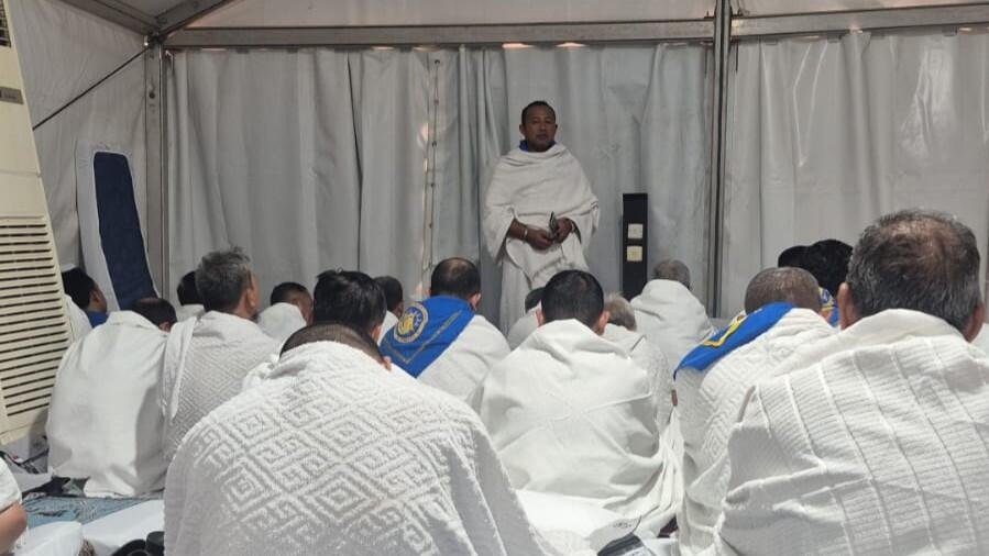 Ustadz Tamami, di Arafah hanya ada hamba Allah yang miskin dan membutuhkan pertolongan-Nya