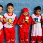 Warnai Celengan Gipsum, SD Mugres Bimbing Murid Lebih Hemat dengan Cara Unik