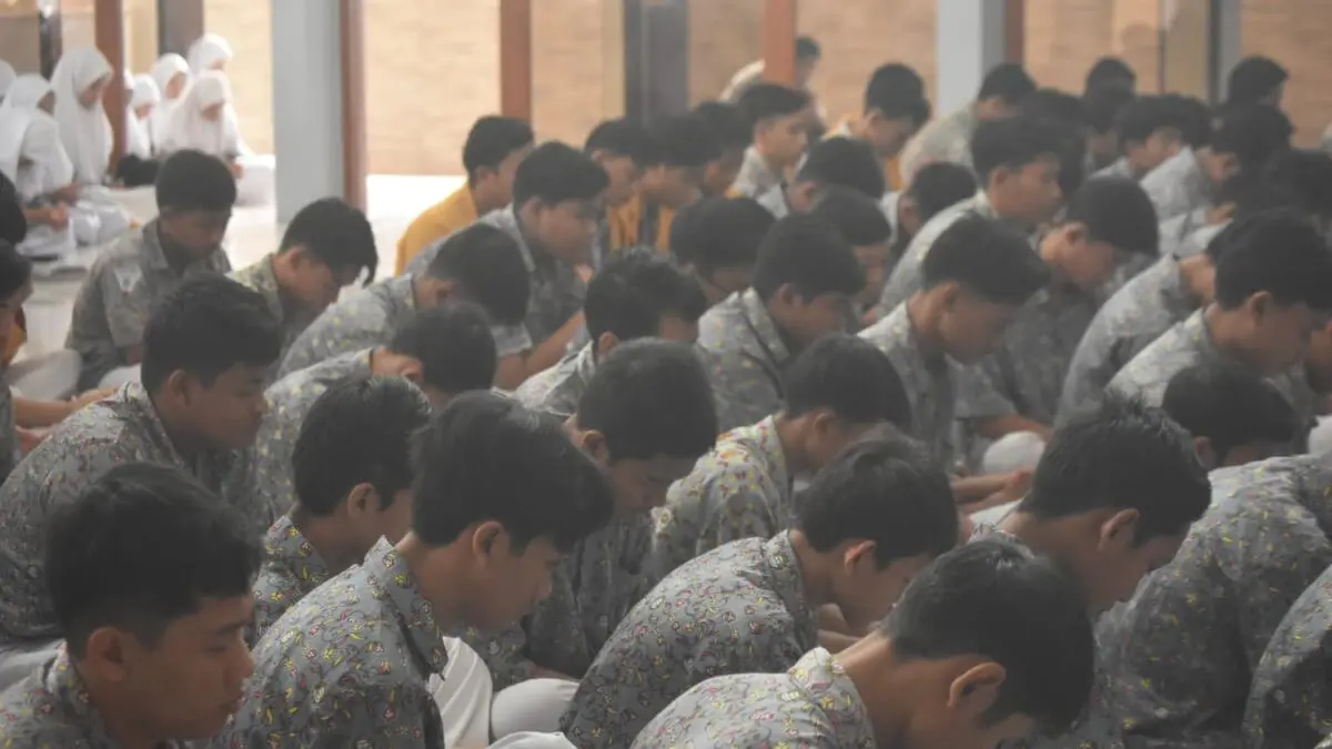 Mamsaka Peringati Hardiknas dengan Shalat Dhuha dan Ngaji Bersama di Masjid