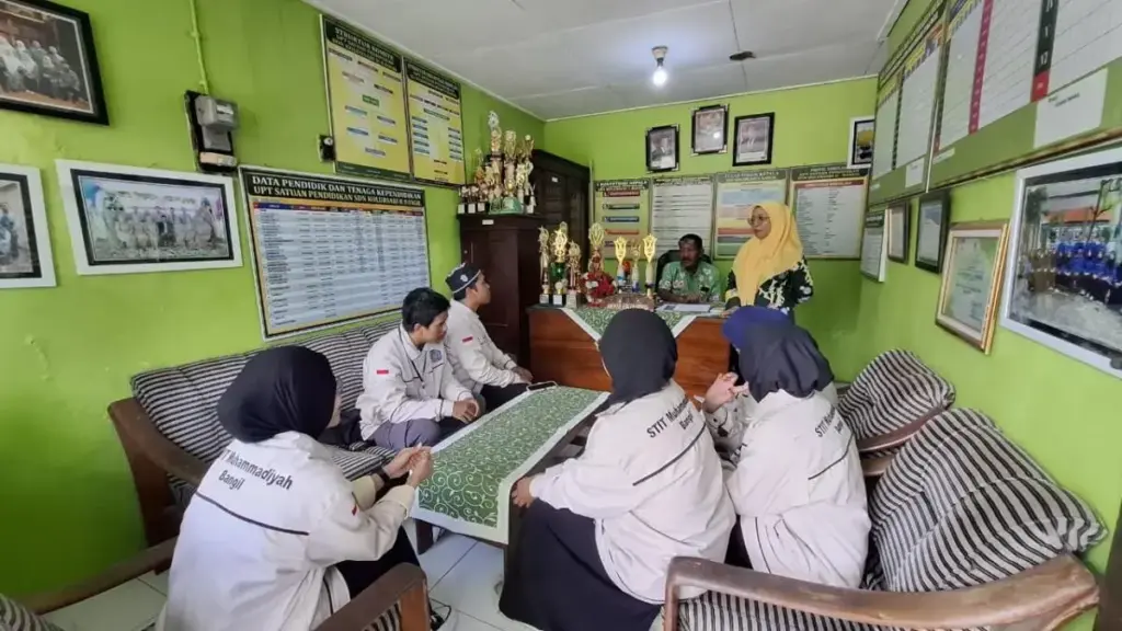 Mahasiswa KKN STIT Muhammadiyah Bangil Jalin Silaturahmi dengan SDN Kolursari 2