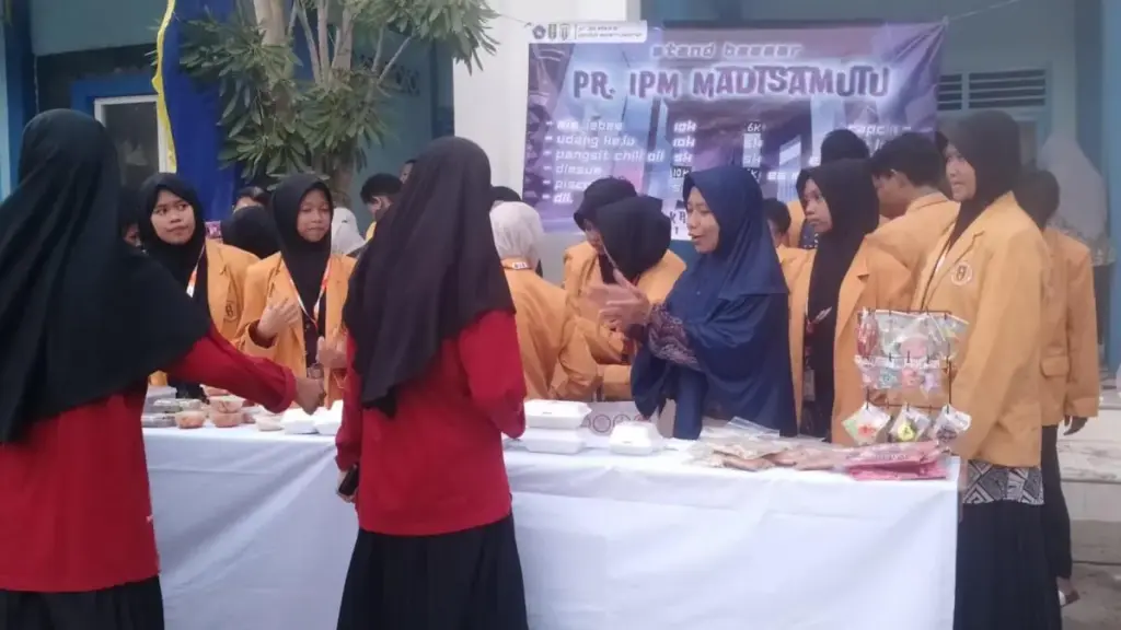 Bazar Krebo 2026 MadtsaMutu Paciran Latih Jiwa Entrepreneur Siswa