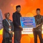 Wujud Ta’awun Pendidikan, SD dan SMP Muhammadiyah 11 Surabaya Serahkan UIG, UIK, dan UIS ke PP Muhammadiyah