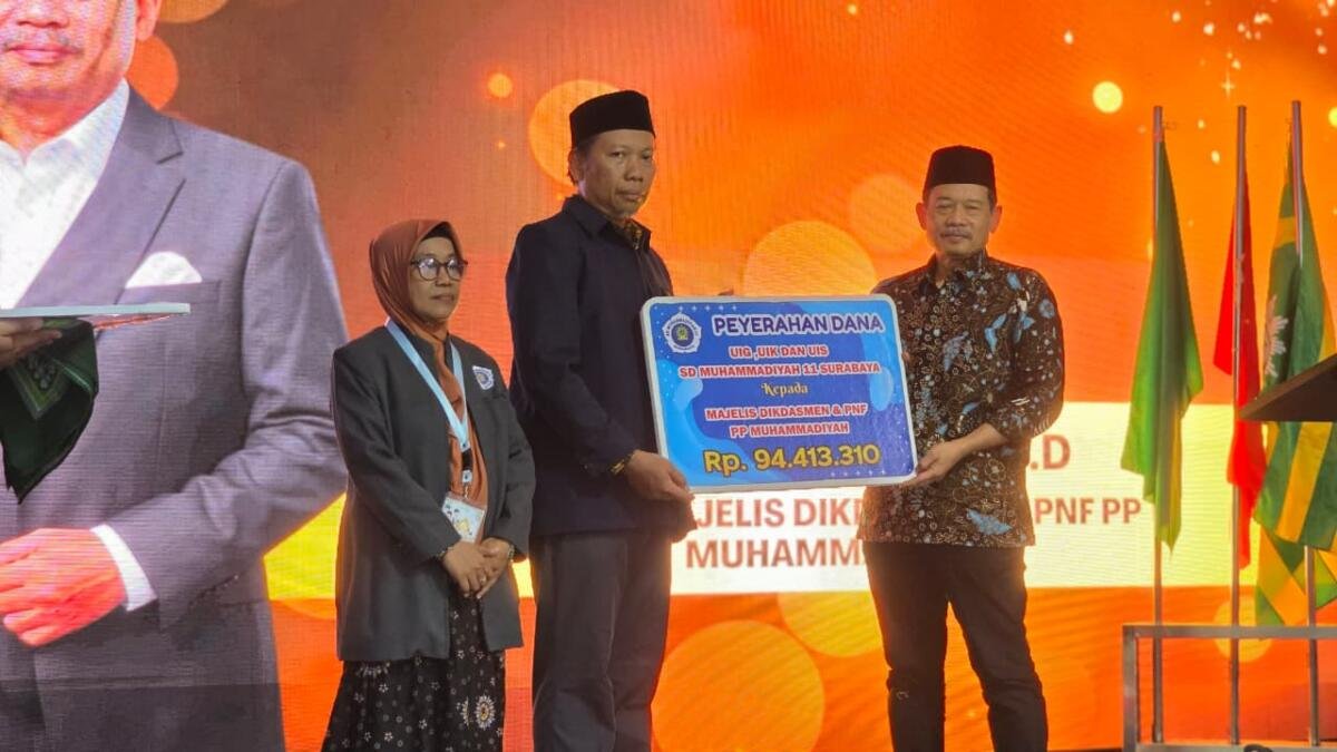 Wujud Ta’awun Pendidikan, SD dan SMP Muhammadiyah 11 Surabaya Serahkan UIG, UIK, dan UIS ke PP Muhammadiyah