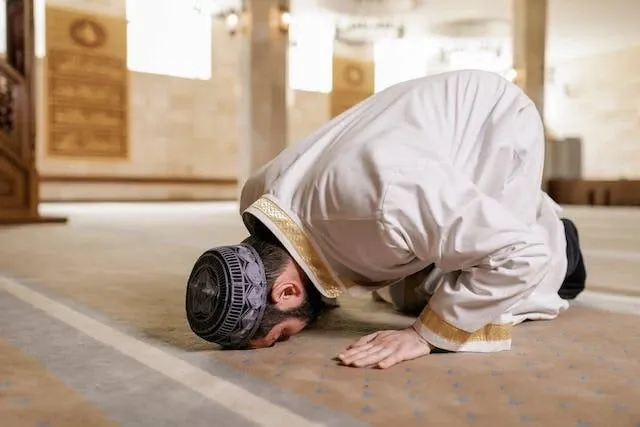 Rahasia Meraih Cinta Allah dan Manusia: Kunci Zuhud dalam Kehidupan Sehari-hari