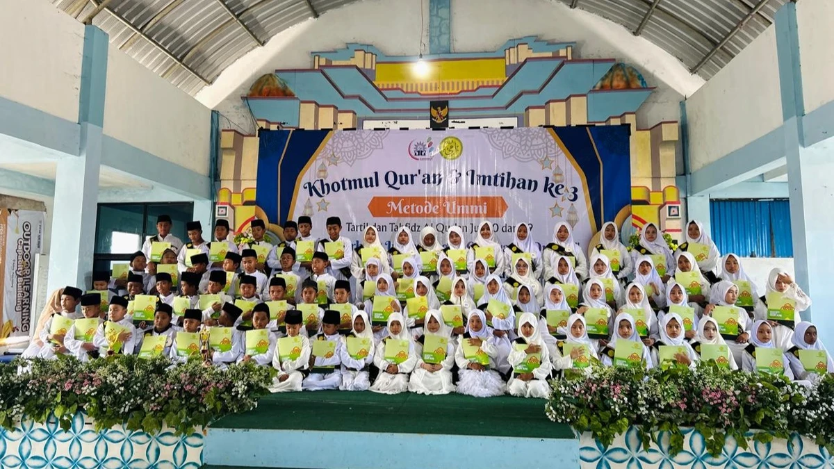 76 Siswa MI Muhammadiyah 3 Penatarsewu Ikuti Khotmul Qur’an