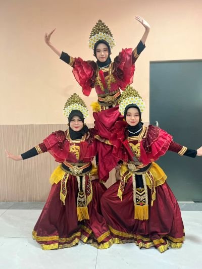 Salah satu penampilan dalam Purnapawiyatan ke-10 (Foto: Yusdwiya/PWMU.CO)