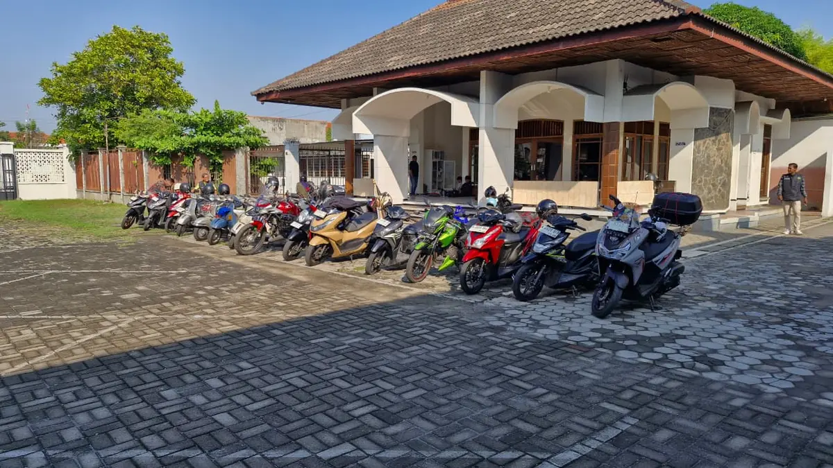 BikersMu Kudus Gelar Touring Dakwah Ring of Muria dan Santuni Anak Yatim (3)