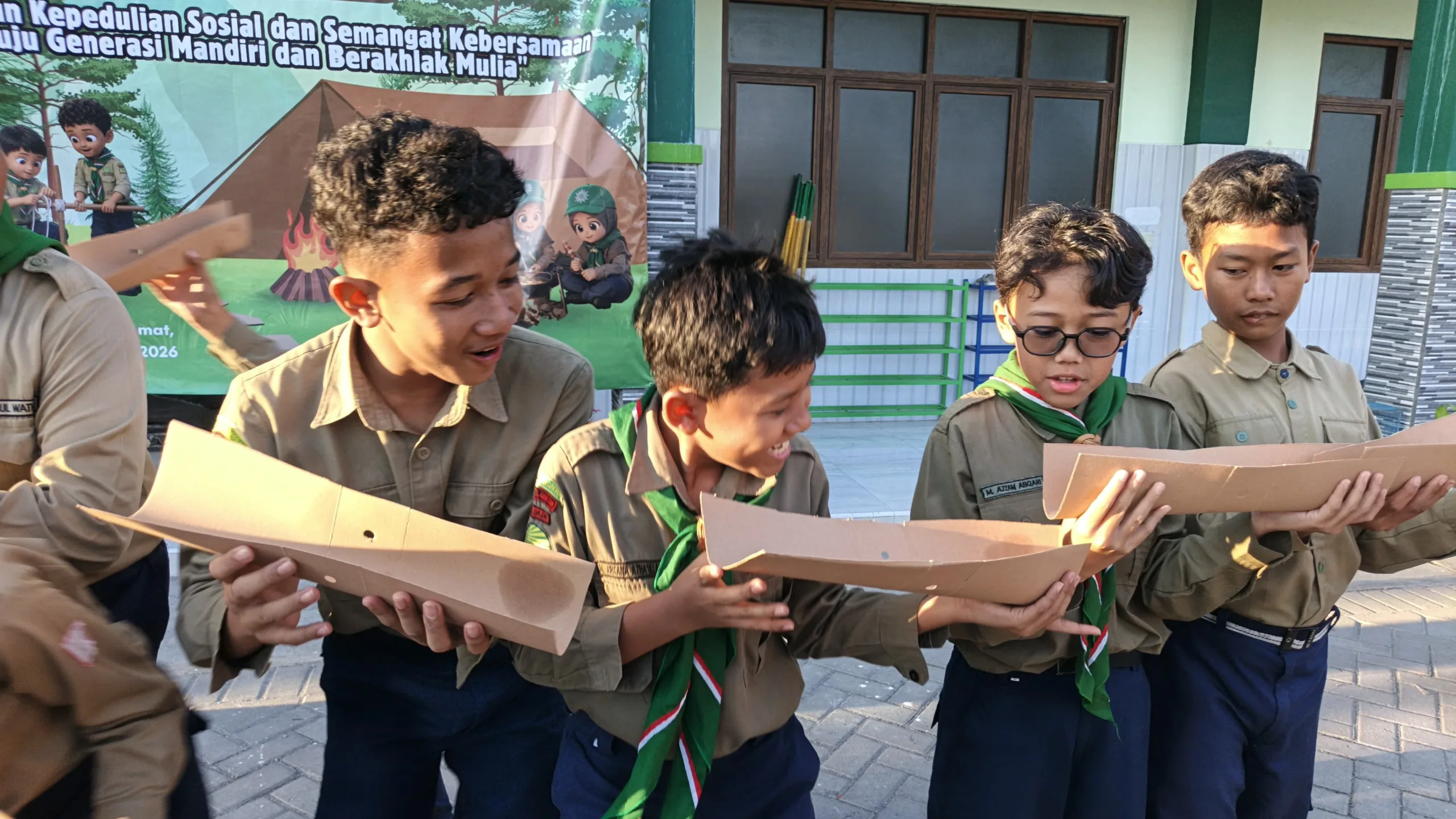 Estafet Tongkat dan Bola Mengalir Meriahkan Perkemahan Akhir Tahun SD Almadany
