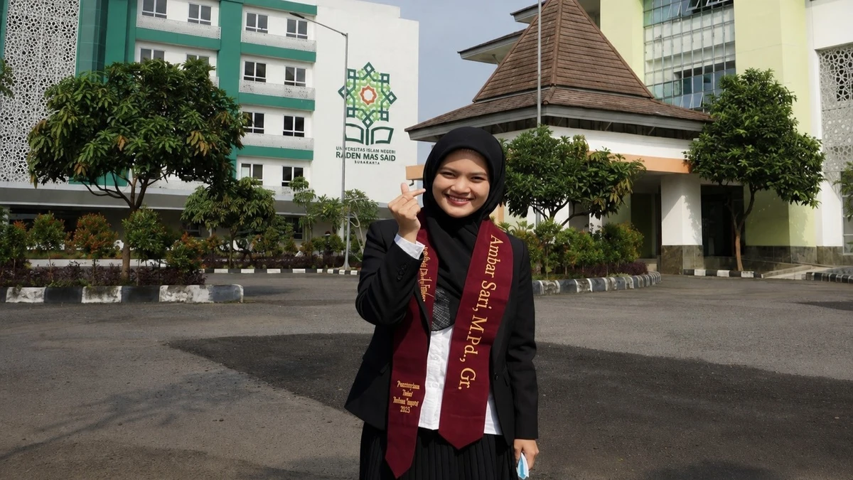 Guru SMP Muhammadiyah Imam Syuhodo Raih Gelar Magister Pendidikan
