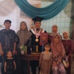 Di Balik Gelar Magister Helmi Rohmanto, Ada Madrasah dan Usaha yang Terus Berjalan