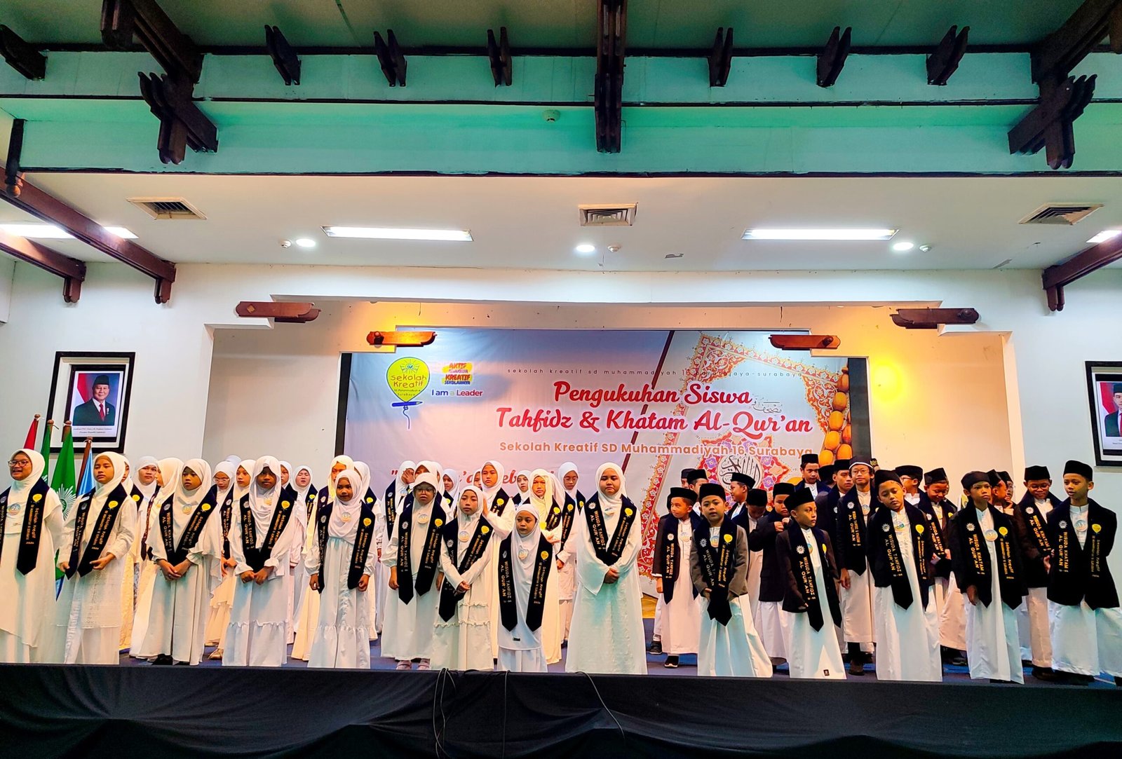 Pengukuhan Tahfidz dan Khatam Al-Quran: Siswa Sekolah Kreatif Baratajaya Jadi Sahabat Al-Qur’an