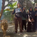 LDK PDM Kota Blitar Salurkan Daging Kurban untuk Mualaf Binaan