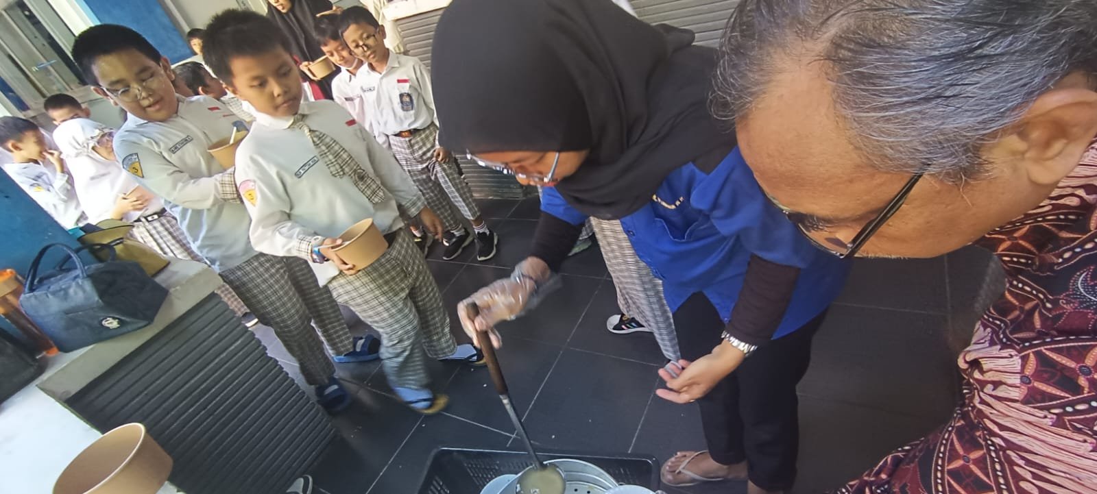 Ratusan Mangkuk Bakso Jadi Hadiah Khotmul Qur’an SD Musix, Siswa Antusias dan Bahagia