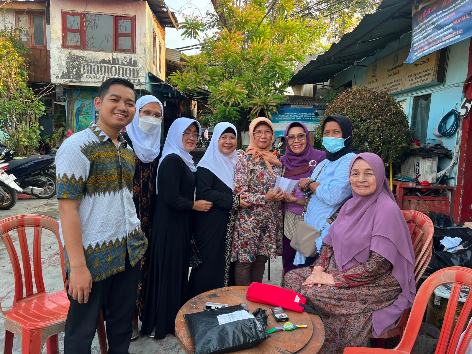 Pengurus Rumah Sakinah Muhammadiyah Salurkan Bantuan untuk Korban Kebakaran Pasar Jiung Kemayoran