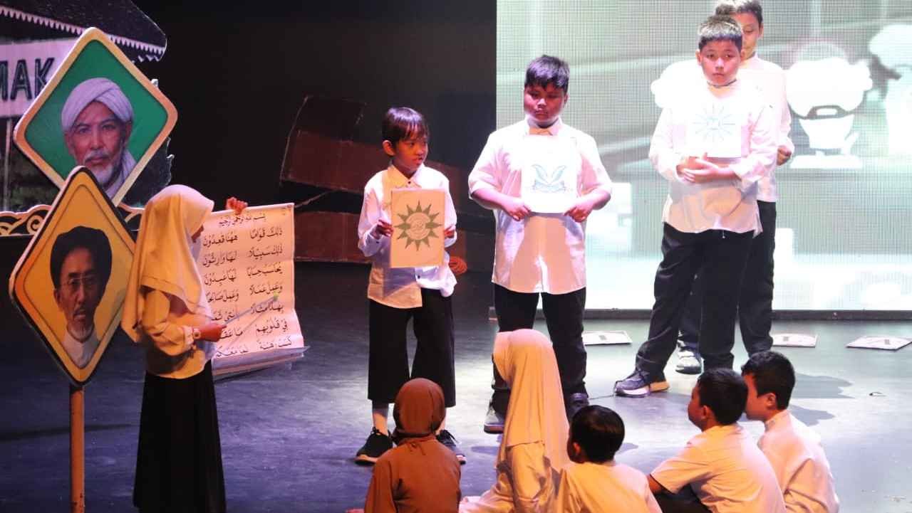 Makna di Balik Rangkaian Gerak dan Lagu Drama Kolosal SD Muhammadiyah 24 Surabaya