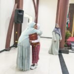 Kala Orang Tua Turut Berbaris dalam Prosesi Pelepasan Siswa Kelas VI SD Almadany 
