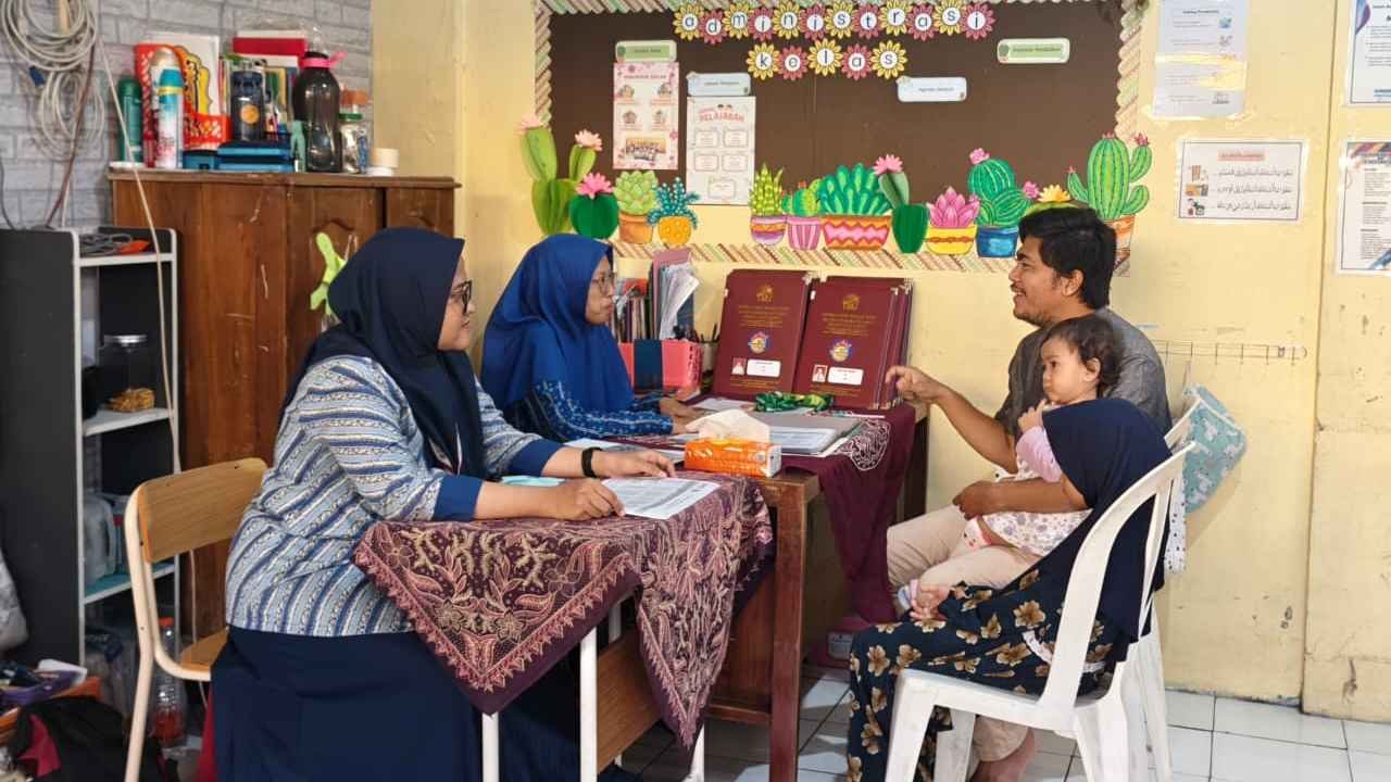 Sinergi Guru dan Orang Tua dalam Pembagian Rapor SD Muhammadiyah 1 Krian