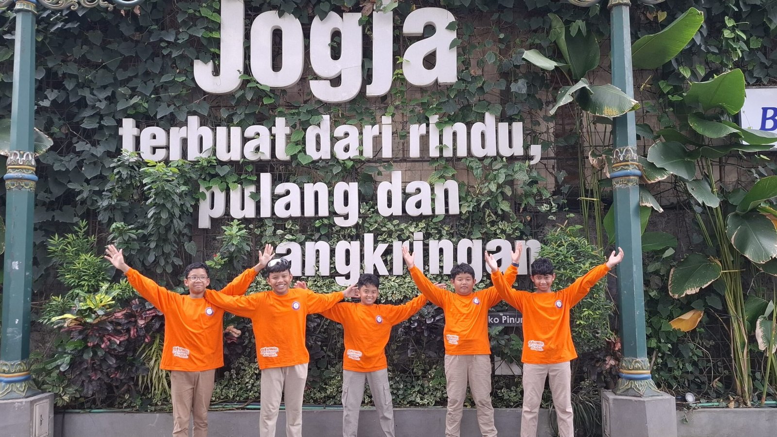 Celana Migu-Migu, Trans Jogja, dan Pelajaran Hidup dari Malioboro