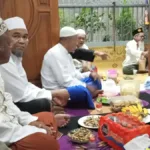 Makan Bersama Jamaah Jadi Ruang Silaturahmi dan Musyawarah di Masjid Istiqoomah
