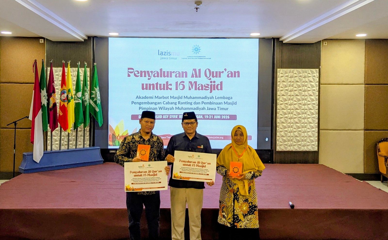 Lazismu Jawa Timur Salurkan Al-Qur’an untuk 16 Masjid di AM3 Batch 3 