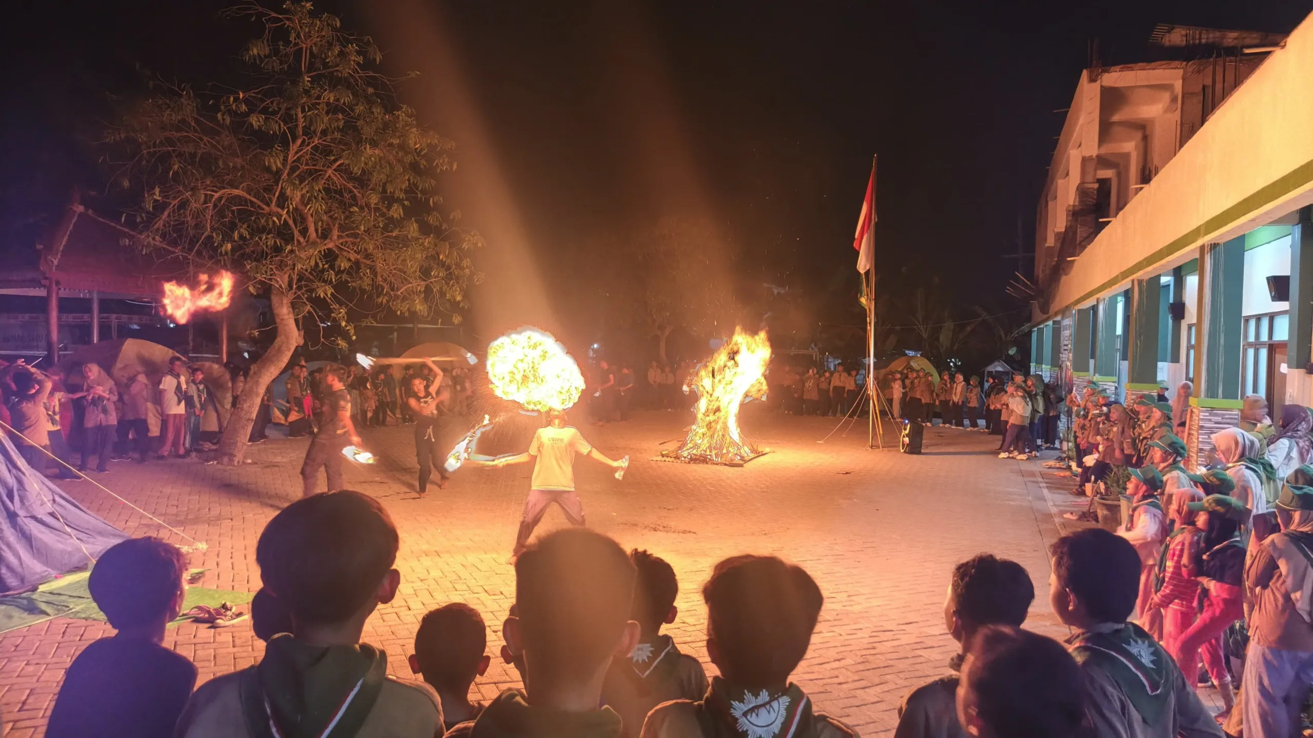 Pentas Seni Semarakkan Kemah Akhir Tahun SD Almadany