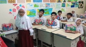 Rayakan Ulang Tahun di Tengah SAT, Siswa SD Musix Surabaya Pilih Berbagi Kue dengan Teman