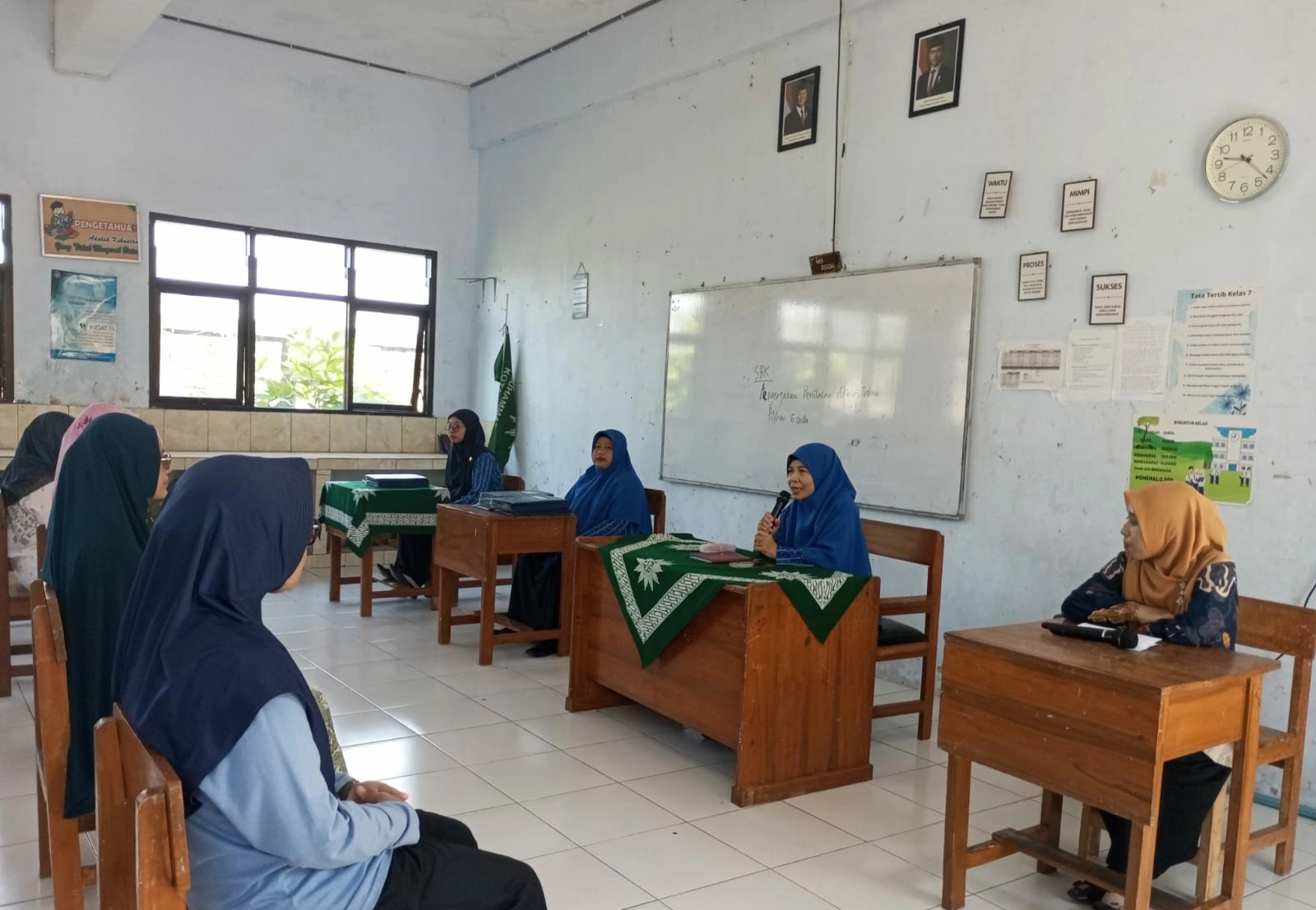 SMP Muhammadiyah 1 Blitar Bagikan Rapor Semester Genap kepada Wali Murid