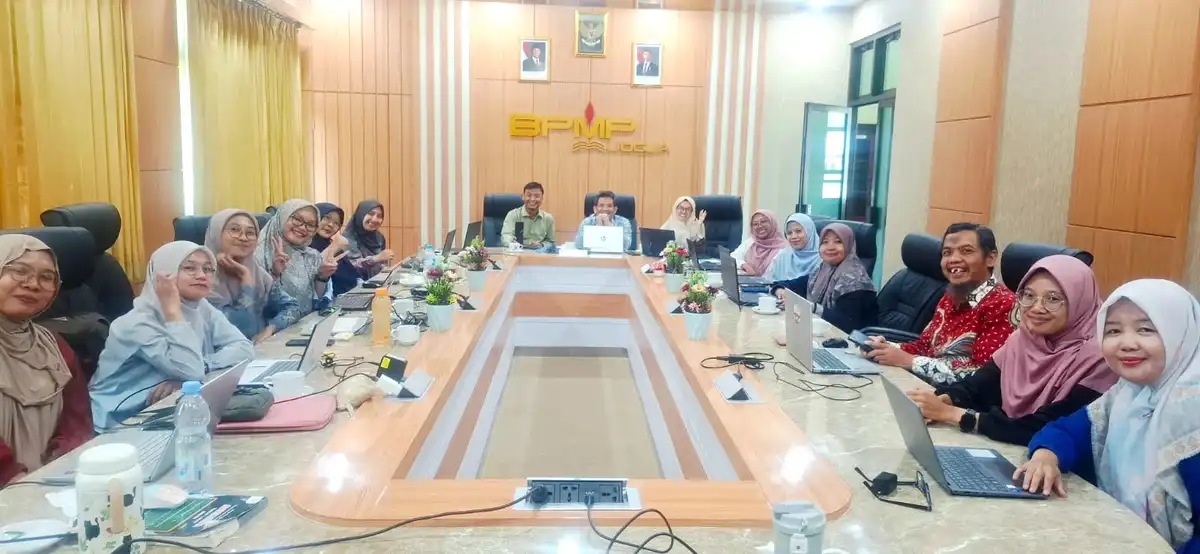 SMP Muhammadiyah 12 GKB Gresik Turut Serta dalam Finalisasi Buku Bilingual Muhammadiyah
