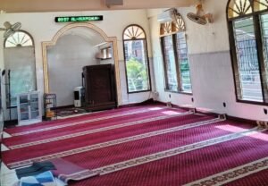 Saf Salat Serong Kiri dan “Tawuran Kepala”, Kisah Dramatis Pelurusan Arah Kiblat Masjid Al-Akbar Surabaya